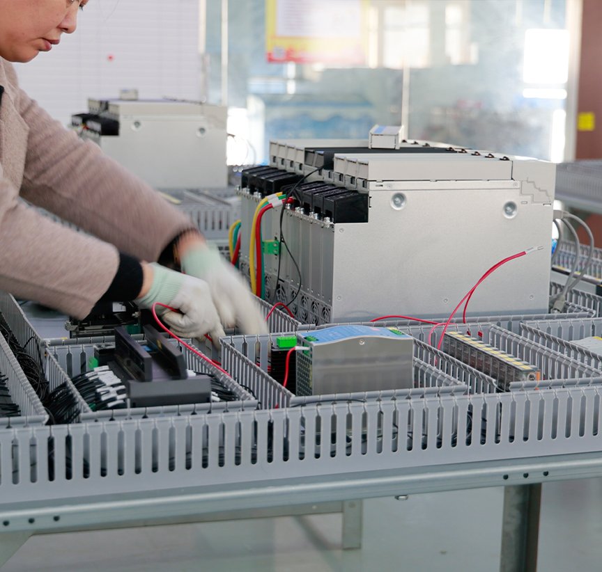 如何解决变频控制柜运行中常见的过热报警问题？